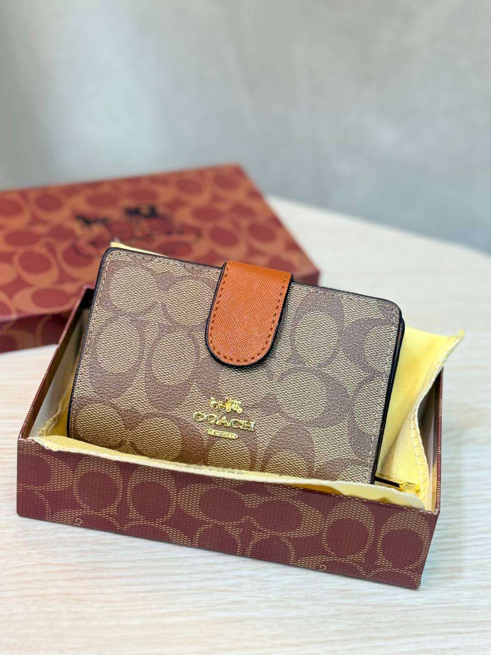Coach محفظه نسائيه ماركه