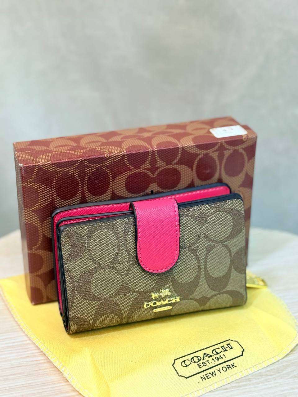 Coach محفظه نسائيه ماركه