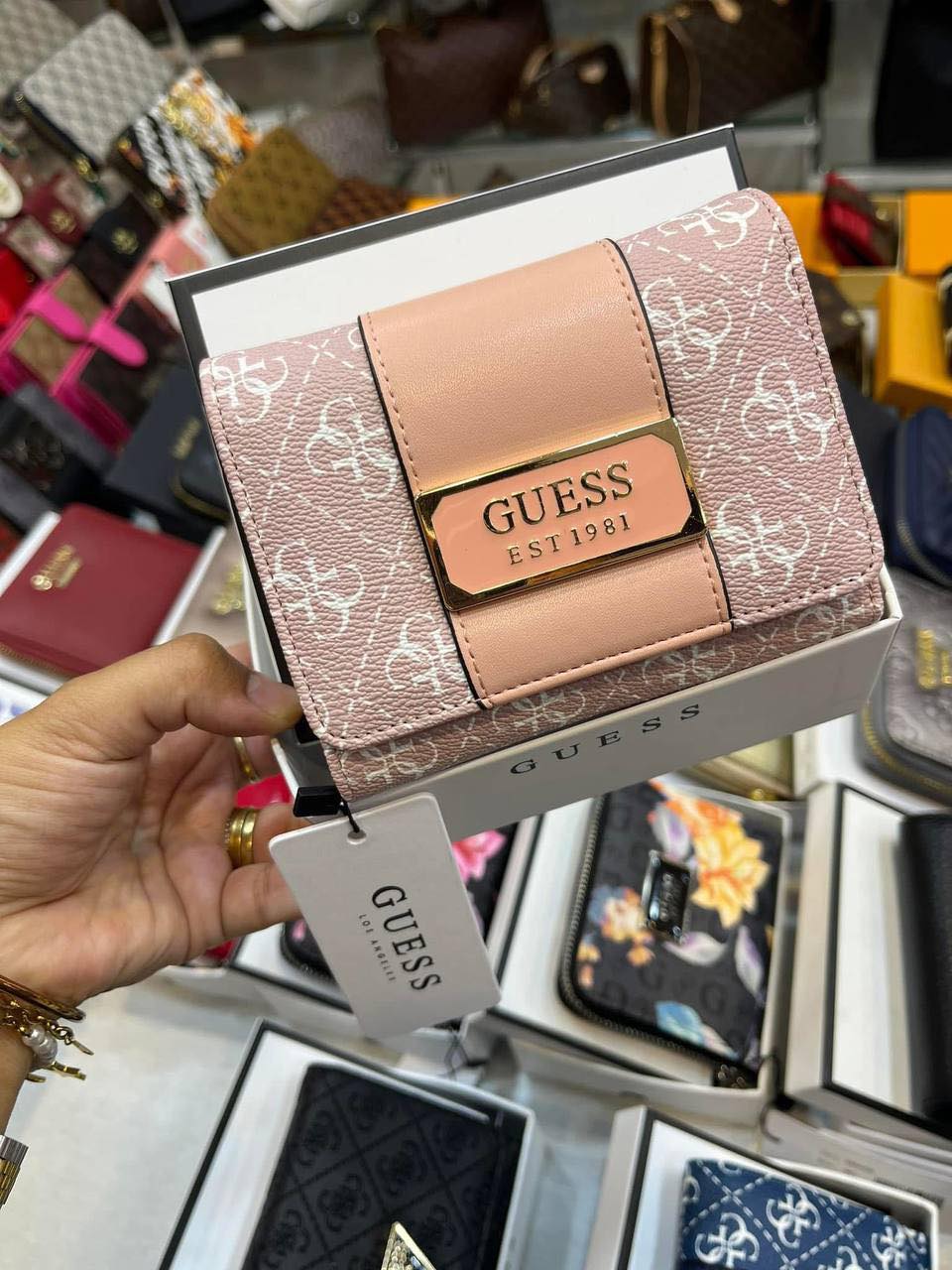 GUESS محفظة نسائية ماركة