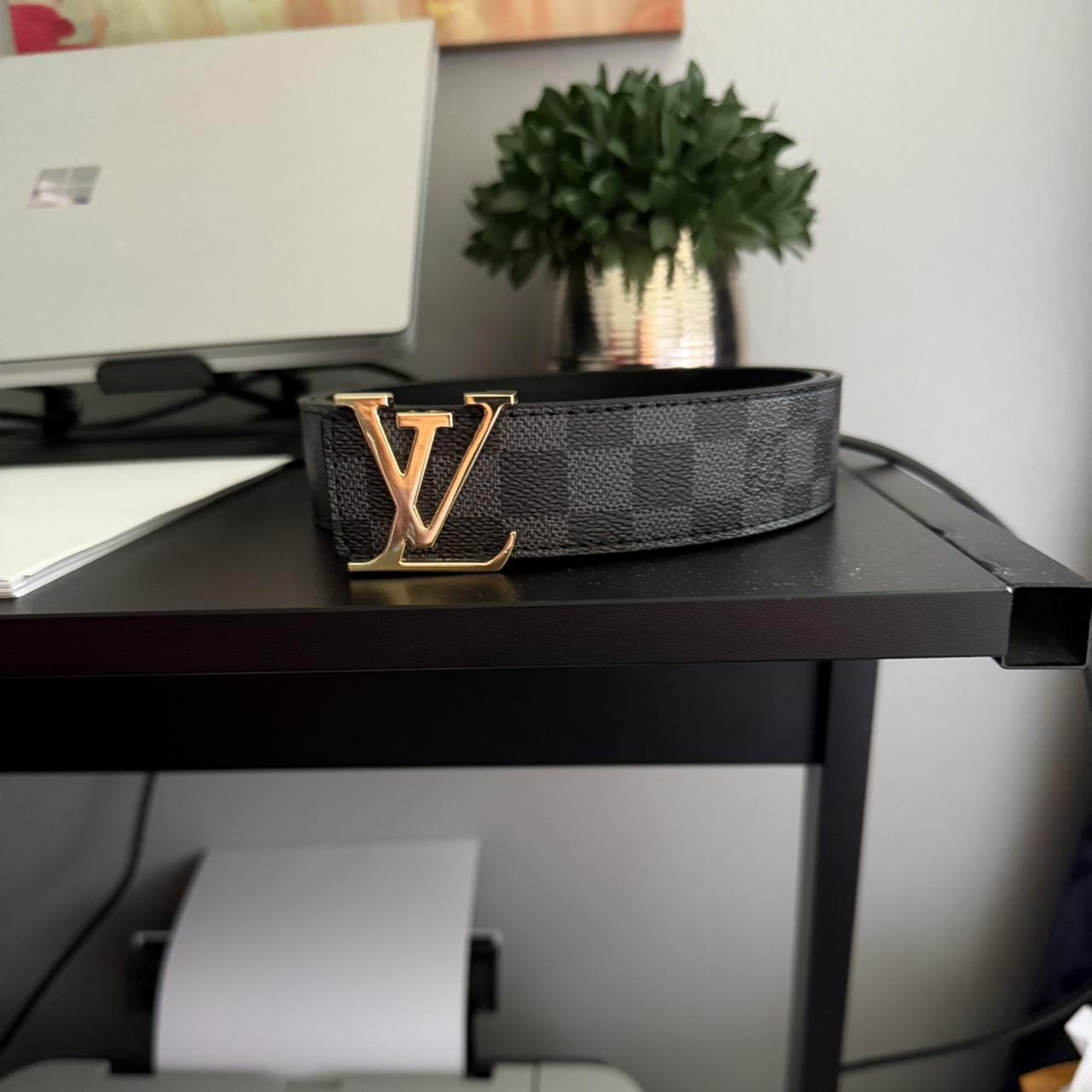 L.vحزام ماركه