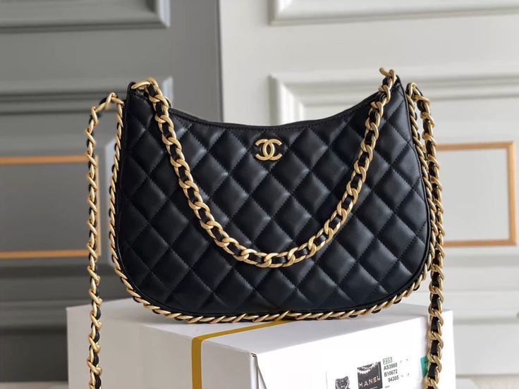 CHANELشنطة نسائية ماركة