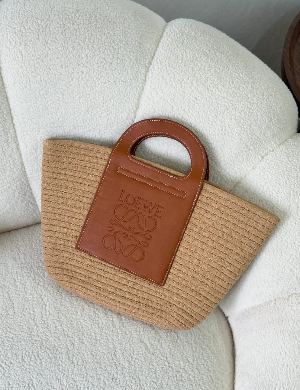 Loewe شنطة نسائيه ماركه