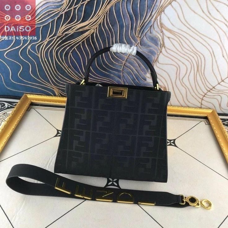 FENDI شنطة نسائية ماركة