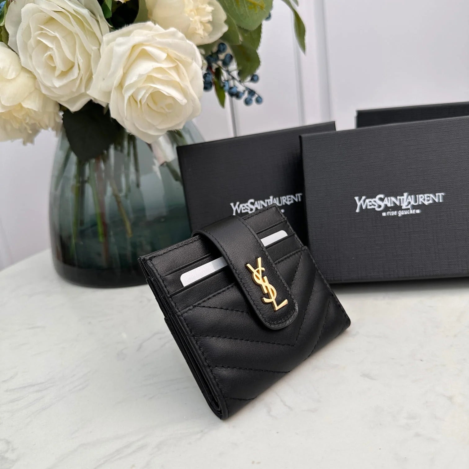 محفظة بطاقات YSL سوداء