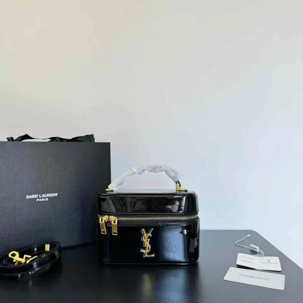 حقيبة مكياج YSL