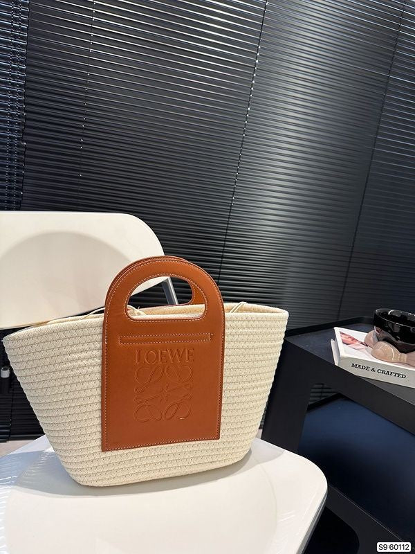 Loewe شنطة نسائيه ماركه