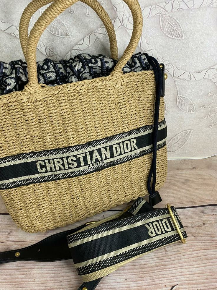 Dior شنطة نسائيه ماركه