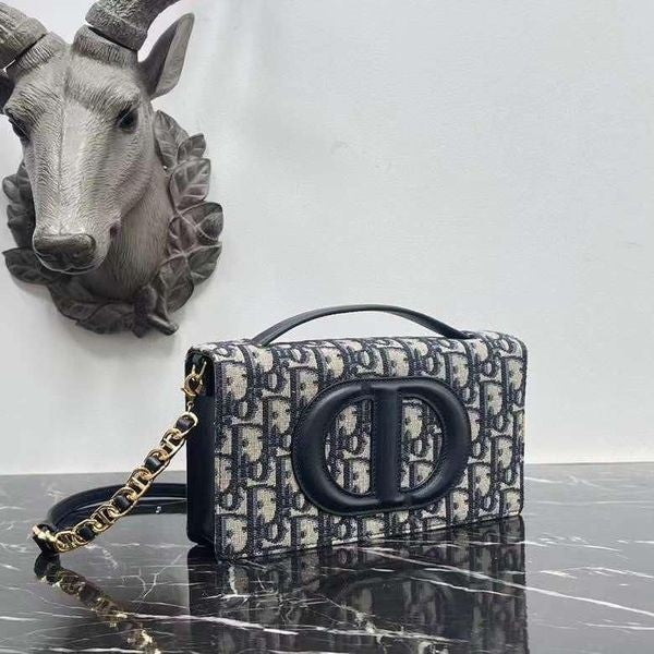 Dior شنطة نسائيه ماركه