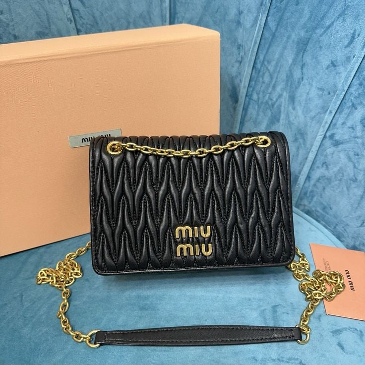 Miu Miu شنطة نسائيه ماركه