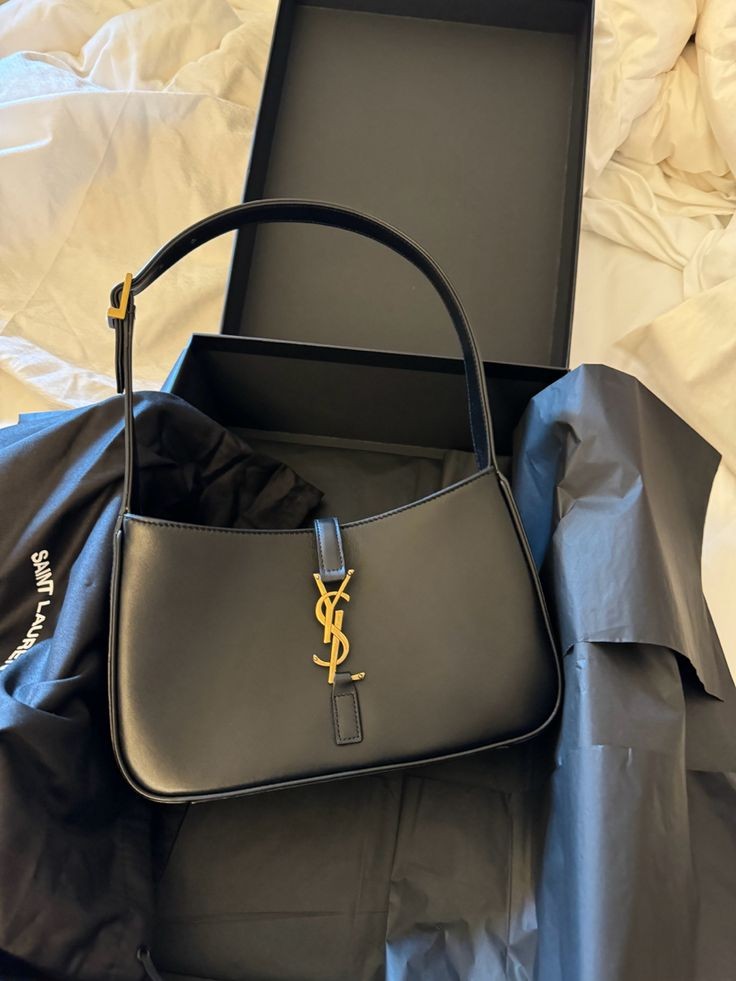 SAINT LAURENT شنطة نسائية ماركة