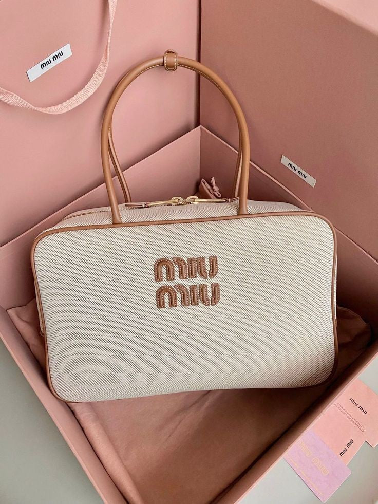 Miu Miu شنطة نسائيه ماركه