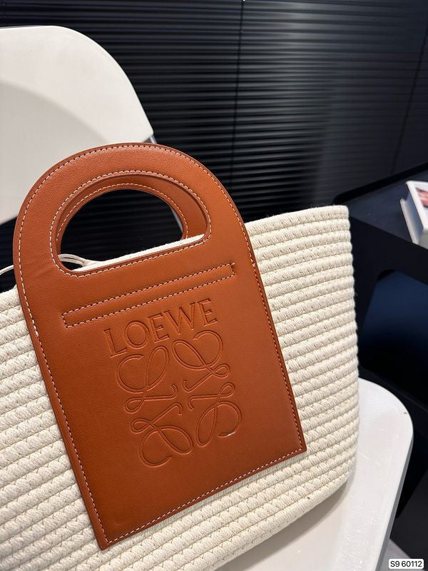Loewe شنطة نسائيه ماركه
