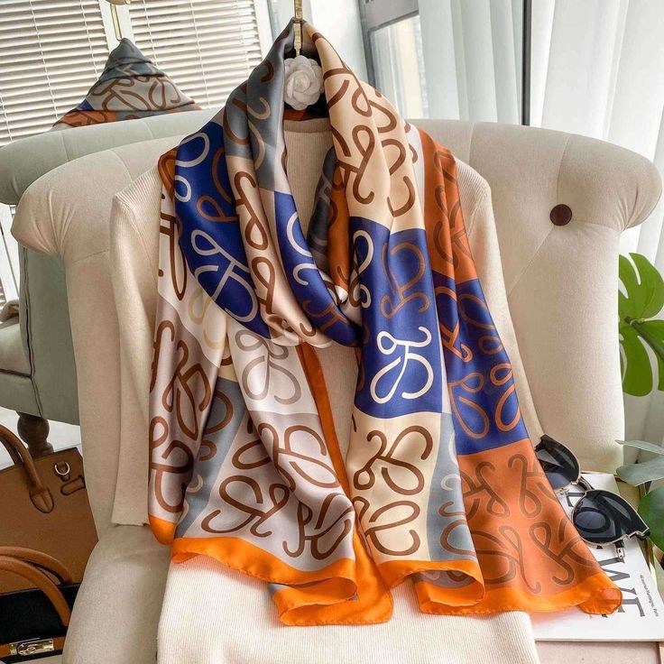 Loewe شال نسائي ماركه