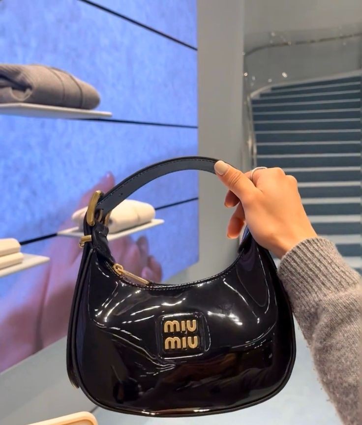 MIU MIU شنطة نسائية ماركة