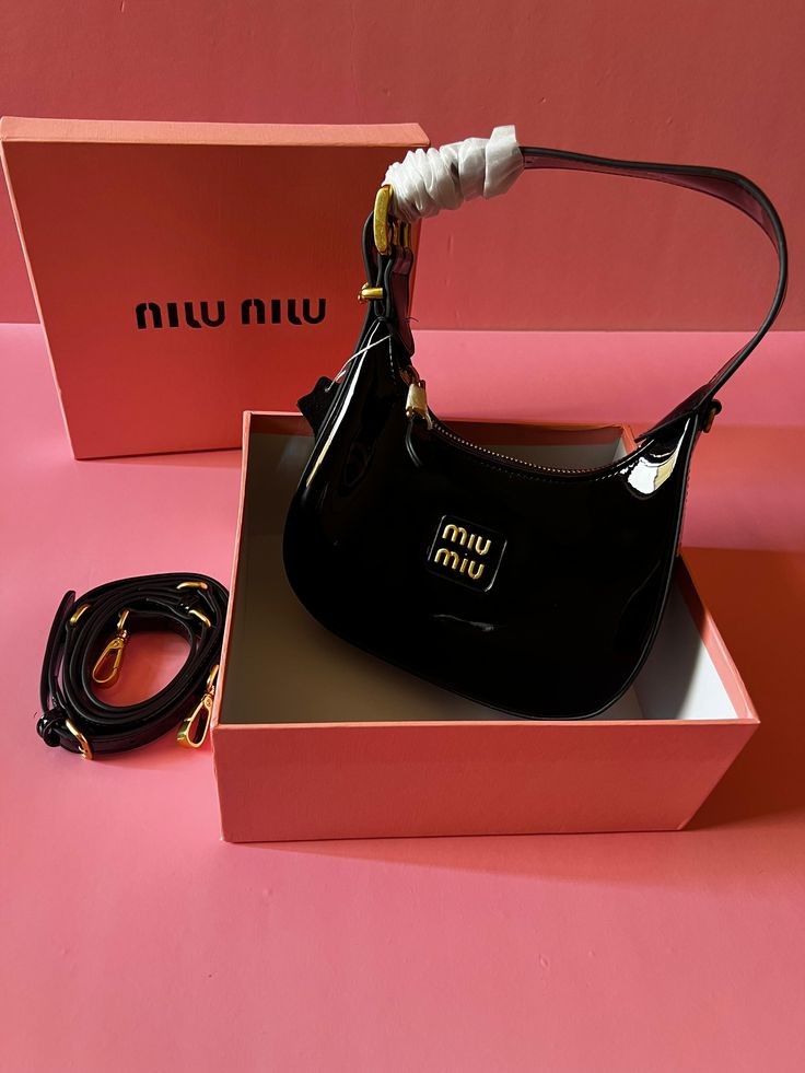 MIU MIU شنطة نسائية ماركة