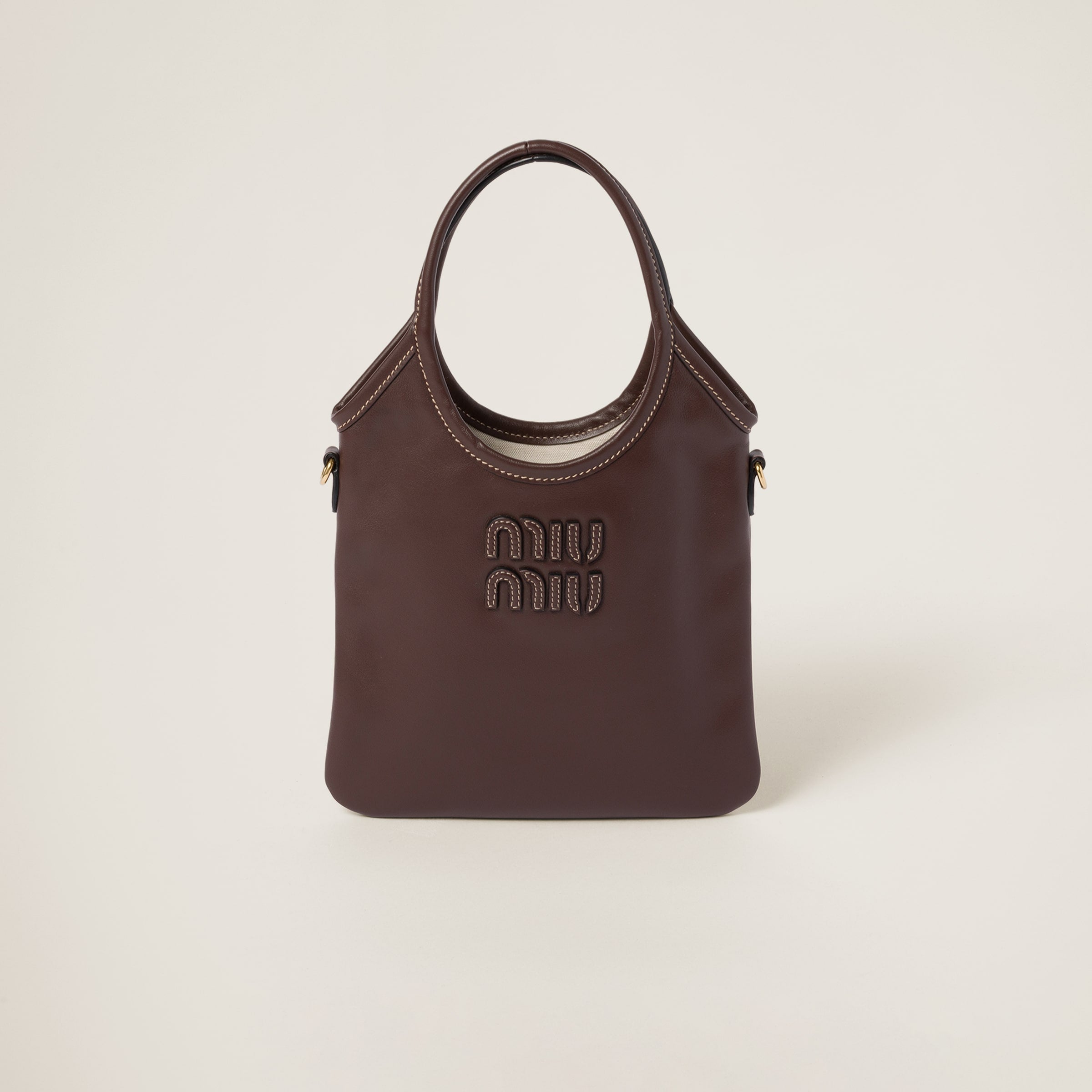 جلد بني من Miu Miu