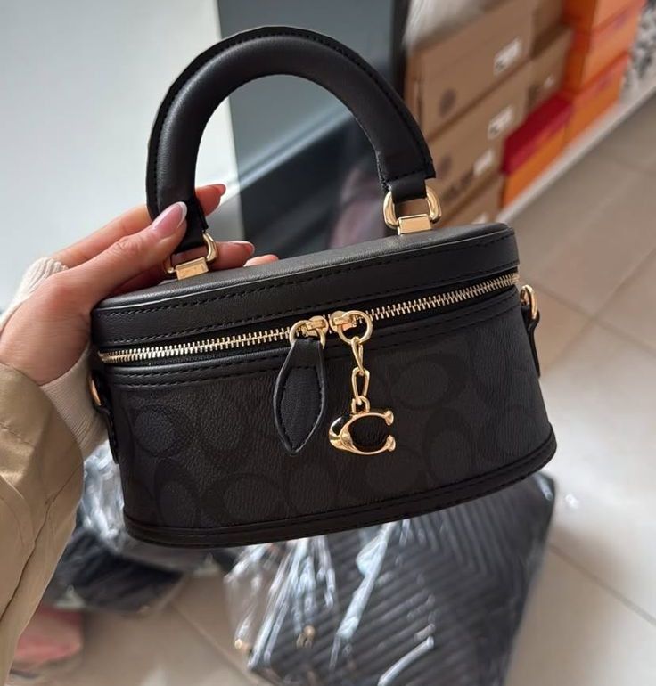Coach شنطة نسائيه ماركه