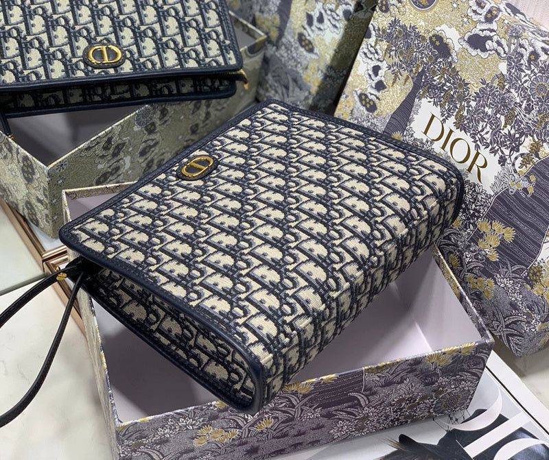 Dior شنطة ماركة