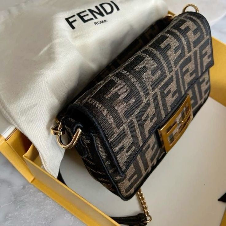 FENDI شنطة نسائية ماركة