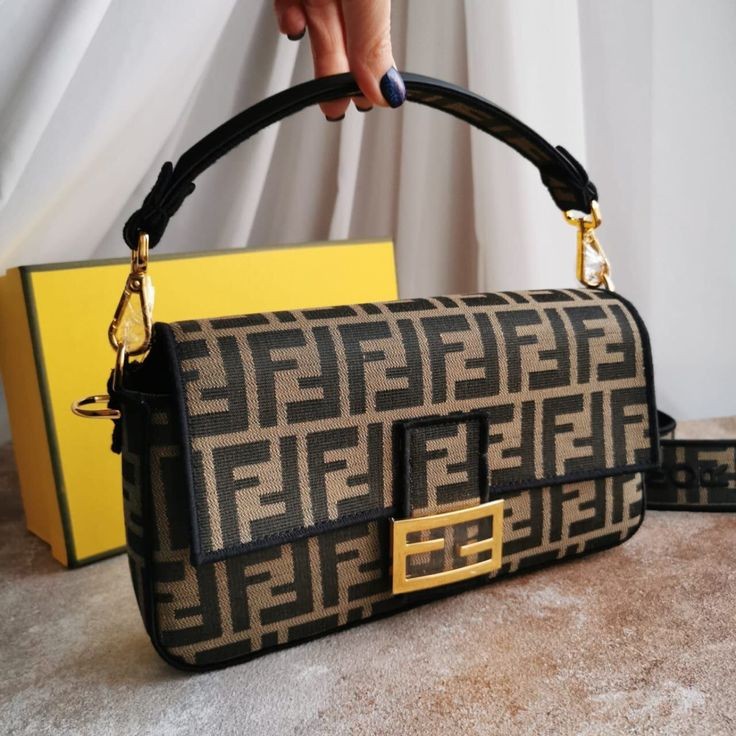FENDI شنطة نسائية ماركة