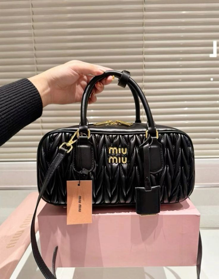 Miu Miu شنطة نسائيه ماركه