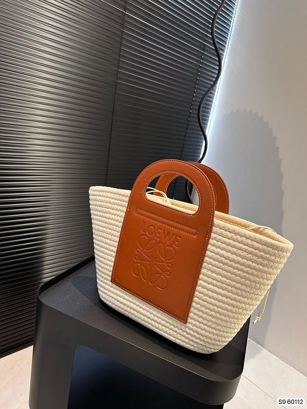 Loewe شنطة نسائيه ماركه