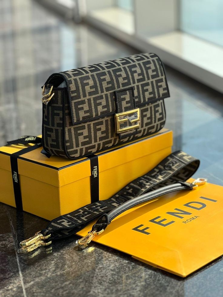 FENDI شنطة نسائية ماركة