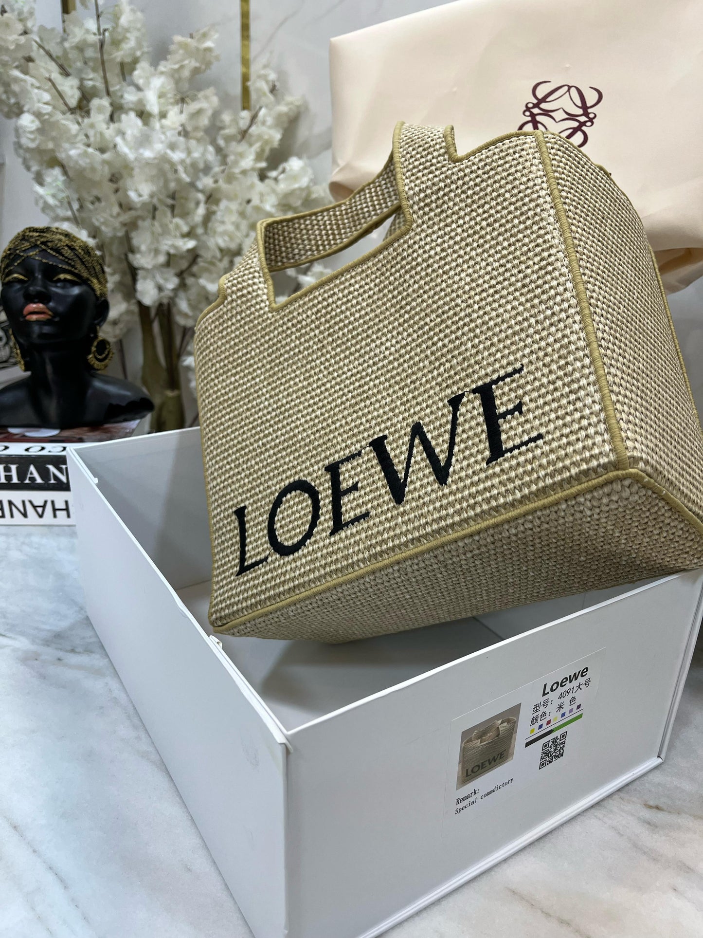 Loewe شنطه نسائية ماركة