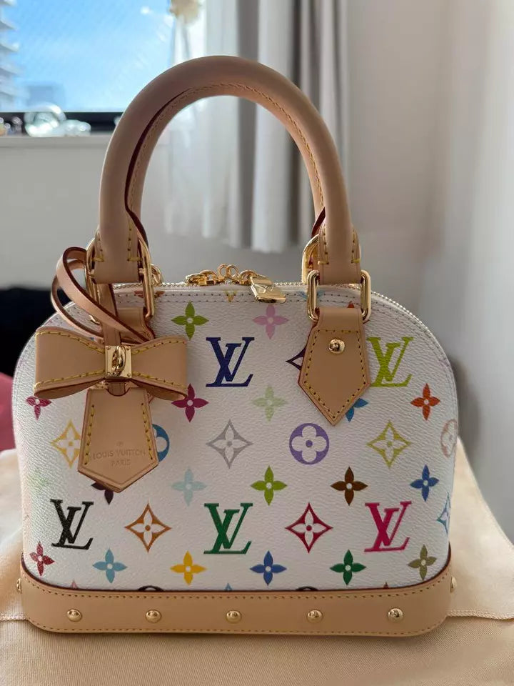 L.vشنطه نسائيه ماركه
