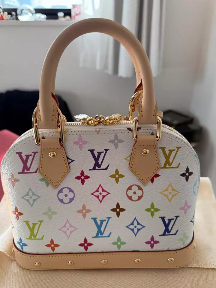 L.vشنطه نسائيه ماركه