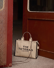 MARC JACOBS The toteBag