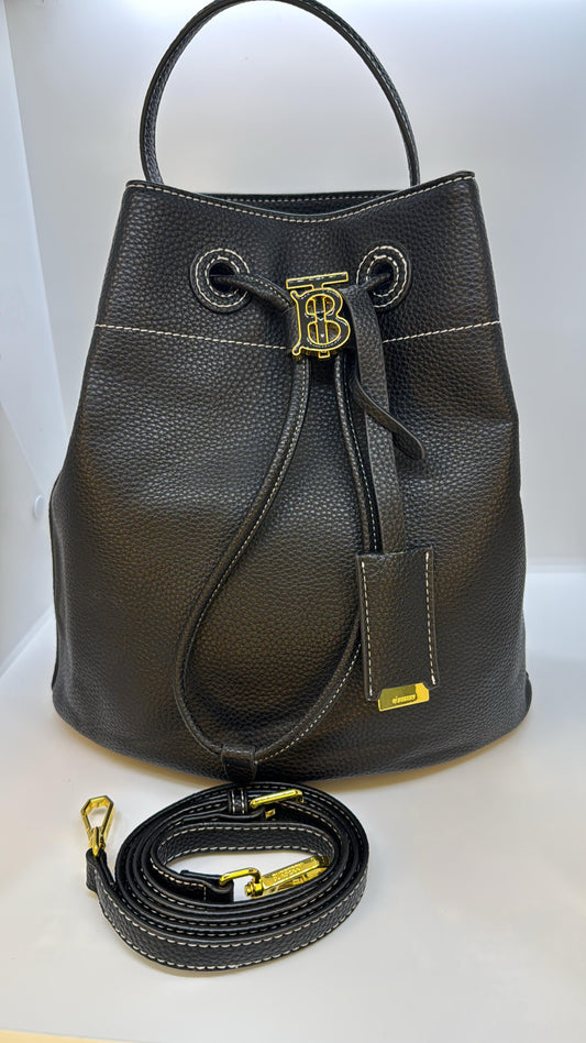 شنطة ماركة BURBERRY