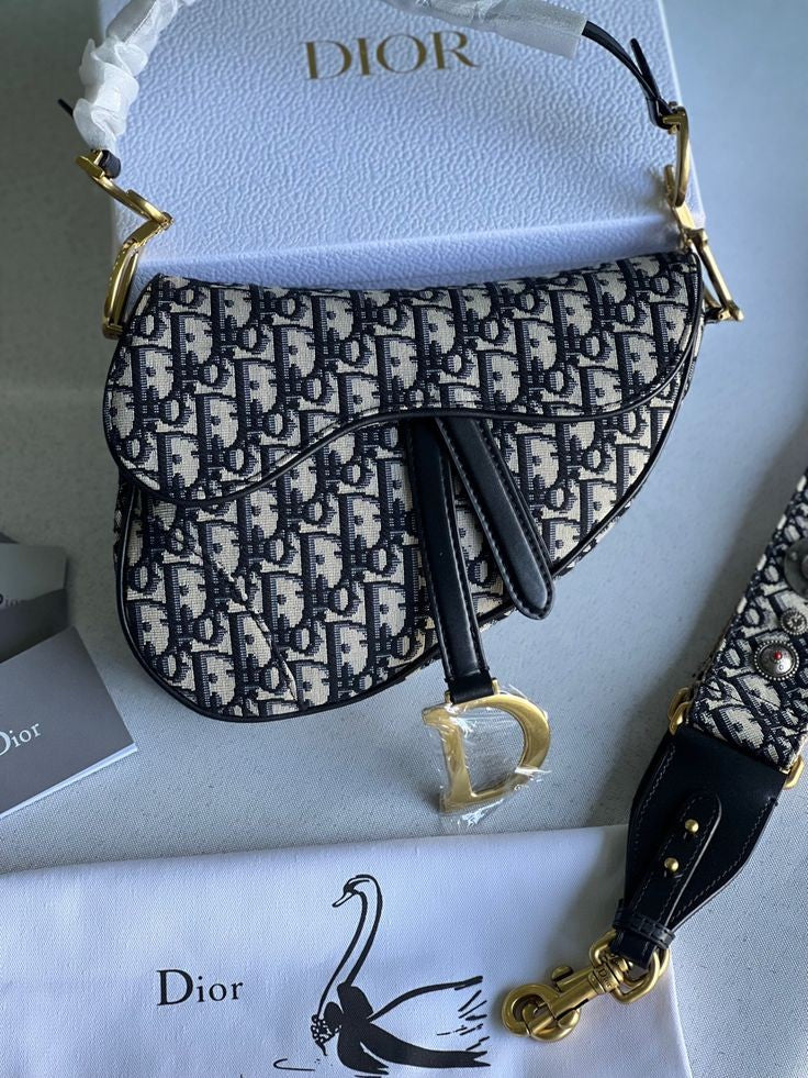 Dior شنطة نسائيه ماركه