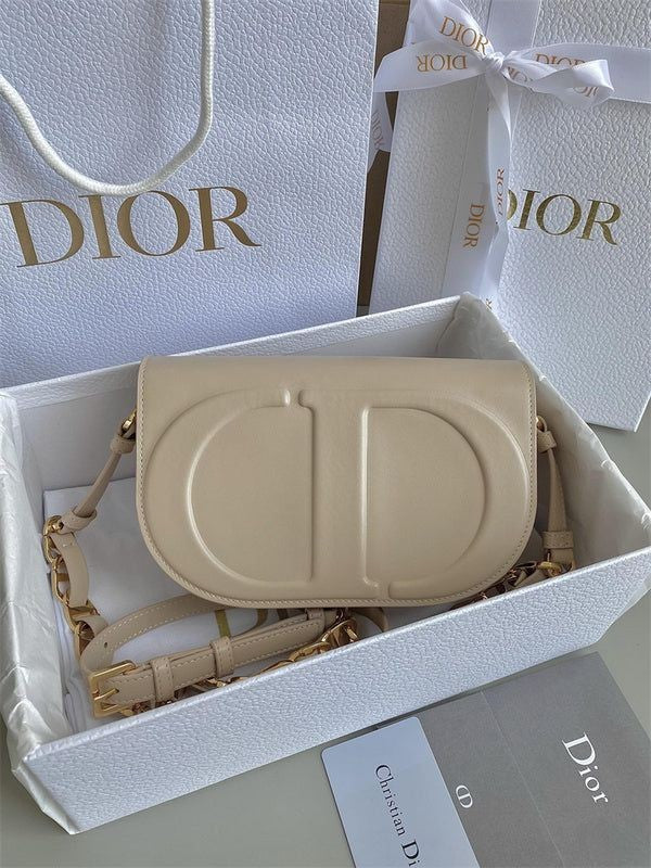 Dior شنطة نسائيه ماركه