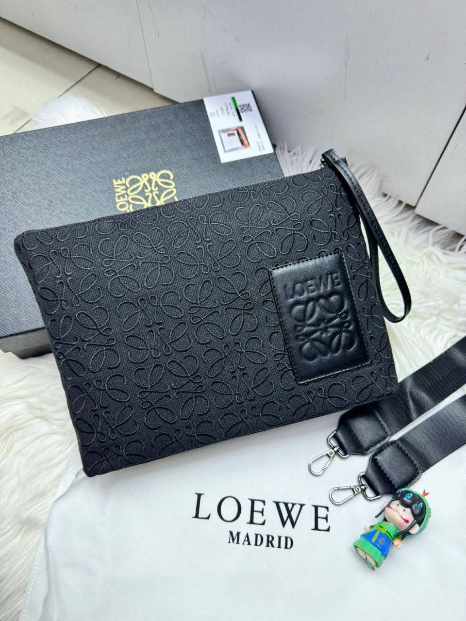 Loewe شنطة نسائيه ماركه