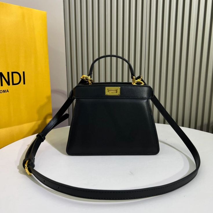 FENDI شنطة نسائية ماركة