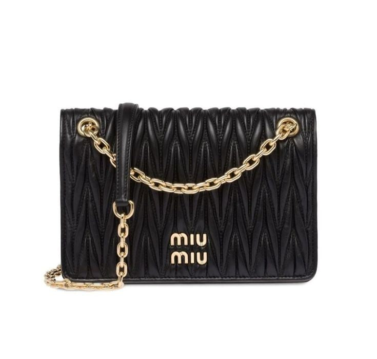 سلسلة Miu Miu سوداء