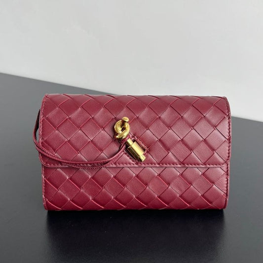 Bottega Veneta شنطة نسائيه ماركه