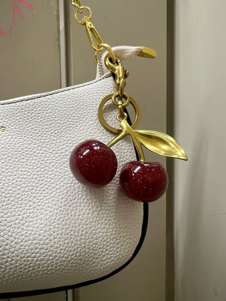 COACH ميدالية نسائية ماركة