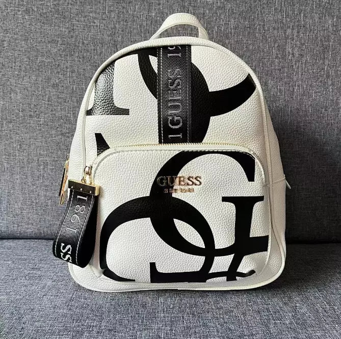 حقيبة ظهر بيضاء من Guess